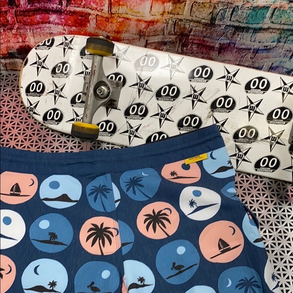 🔥VISSLA RADICALS BOARDSHORTS🔥WAIST-36🔥 - Picture 8 of 8